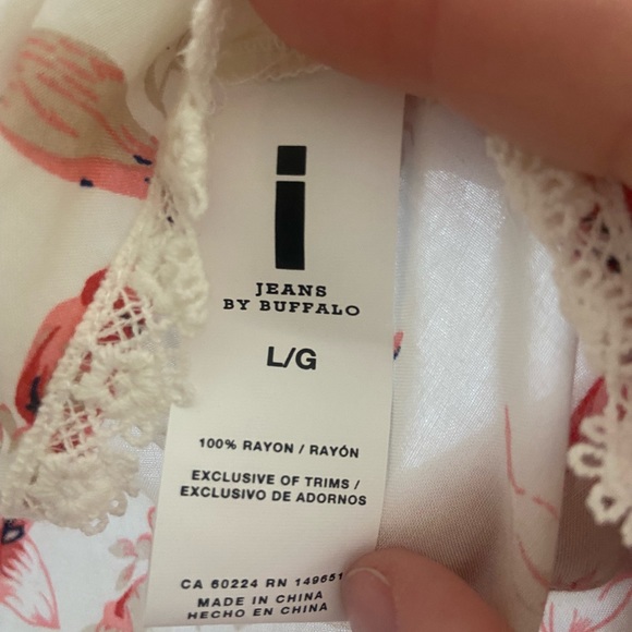 I Jeans by Buffalo off the shoulder white and red floral top with lace trim - Picture 6 of 6